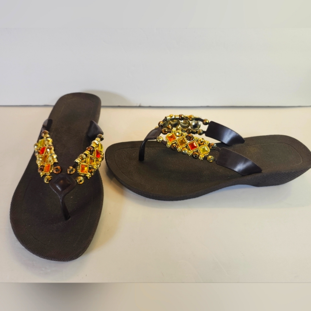 Gold Bronze Rhinestones Embellished Brown Rubber Flipflops Sandals S 7M NWOB - Picture 1 of 8